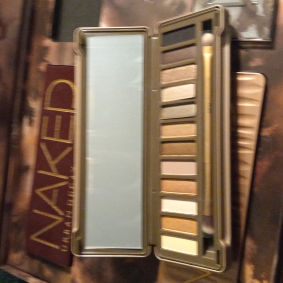 URBAN DECAY NAKED NUMBER ONE EYESHADOW VAULT - Picture 6 of 13